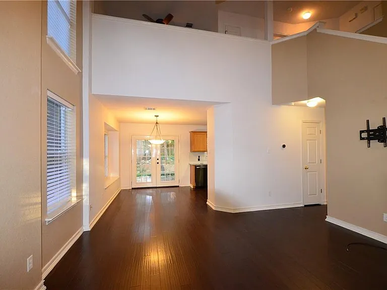 8322 Alvin High Ln — Photo 5