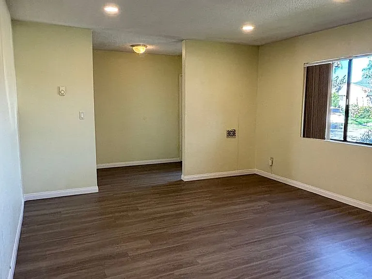 6065 California Ave — Photo 3