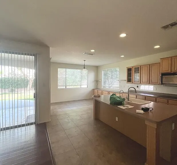 576 E Julian Dr — Photo 12