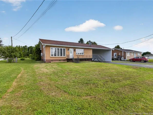 1275 Des Pionniers Ave, Balmoral, NB E8E 1B7