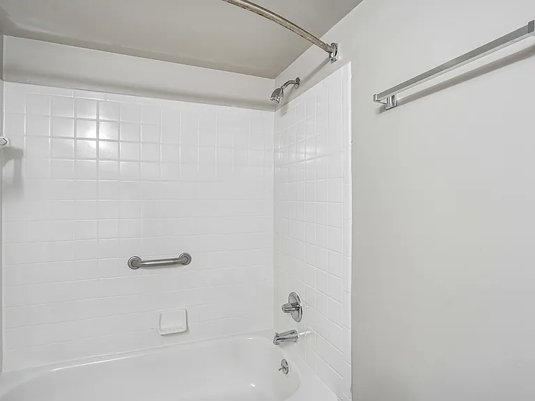 Regency Place Apartments — Photo 36