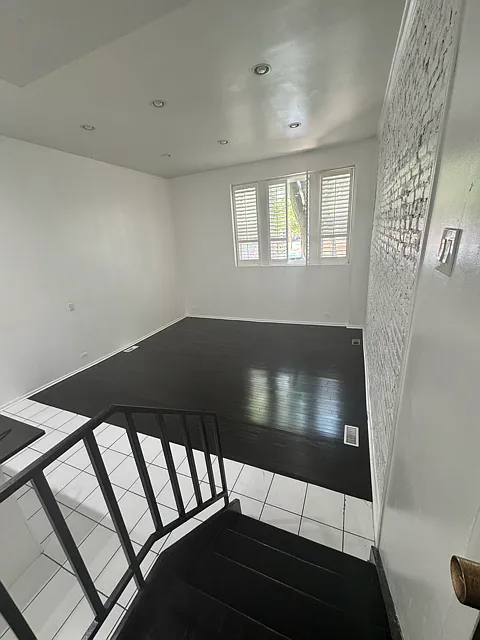 3 bed, 1.5 bath, 1050 sqft, $2,900 — Photo 3