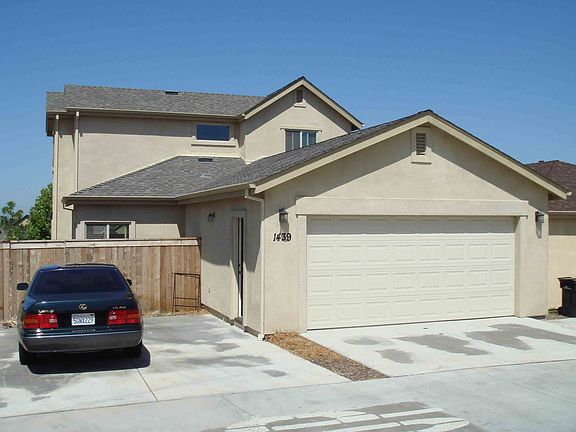 4 parkings - 2 garage n 2 side