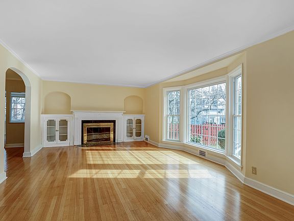 3rd image of 1 Lowell Pl