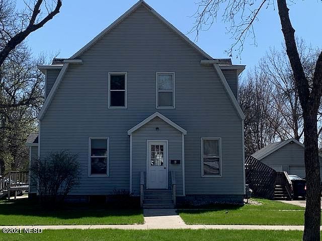 2nd image of 902 W Kemp Ave
