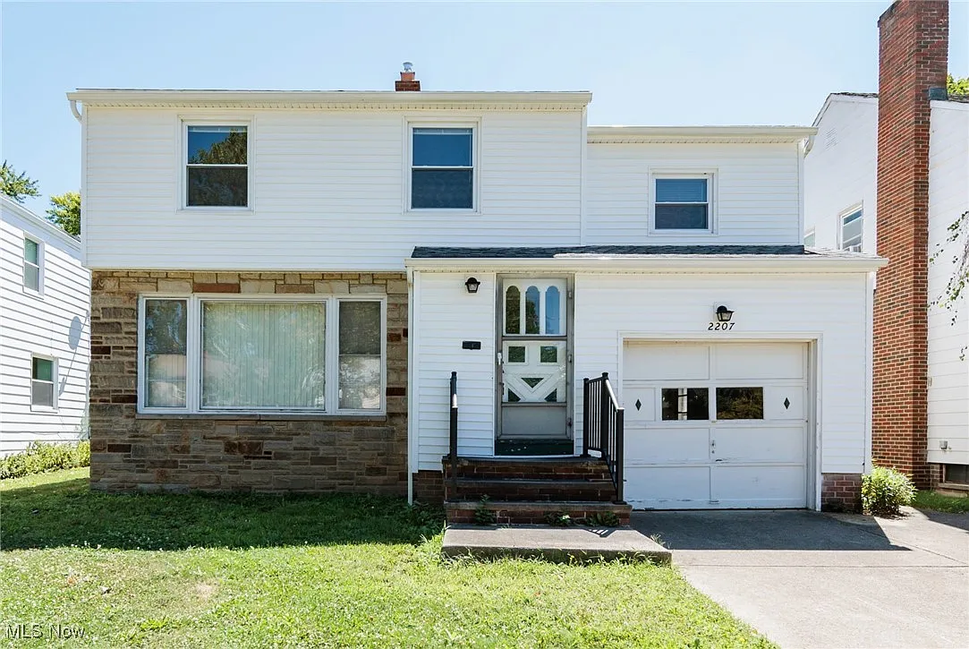 2207 Campus Rd photo 1