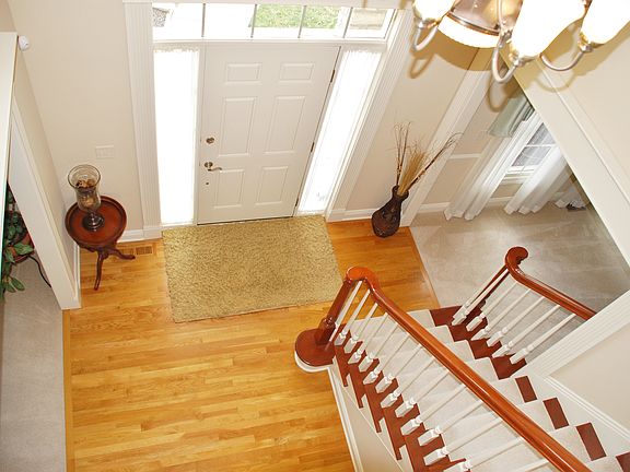 3rd image of 8059 Saybrook Dr