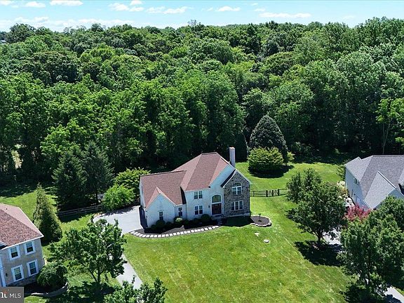 4th image of 69 Meadowcroft Ln