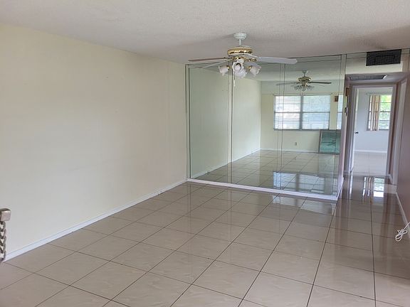 3rd image of 100 Mansfield E #3