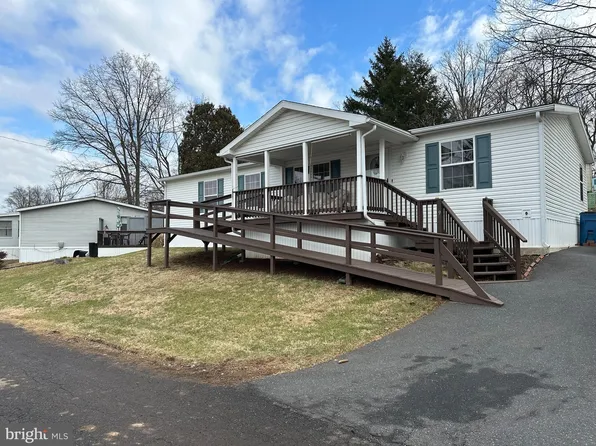 9 Lakeview Dr, Quakertown, PA 18951