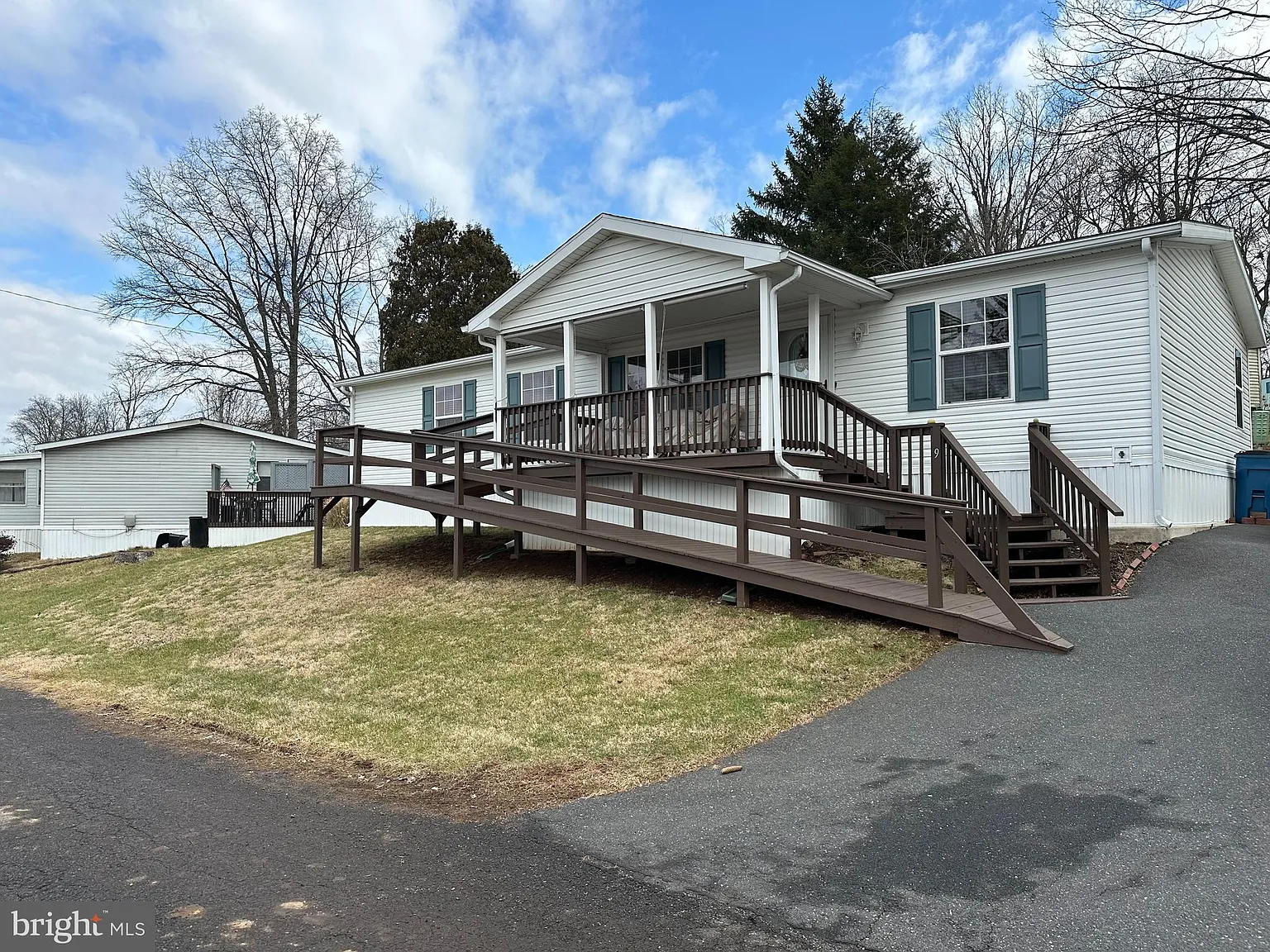 9 Lakeview Dr photo 1