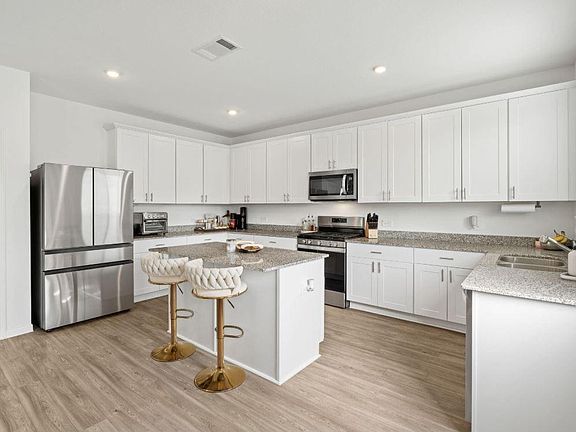 3rd image of 23543 Powmill St