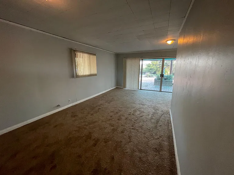 864 Osborne St — Photo 16