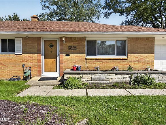 4th image of 3522 Victory Ave