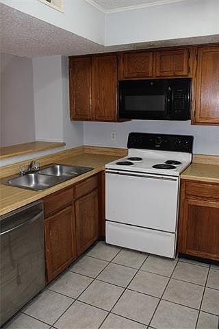 1st image of 9835 Walnut St #208