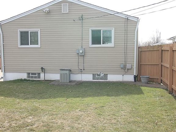2nd image of 19439 Williamson St