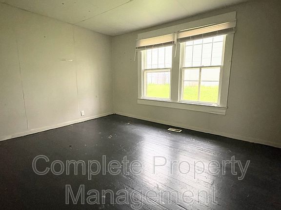 5th image of 4029 44th Ave N #1