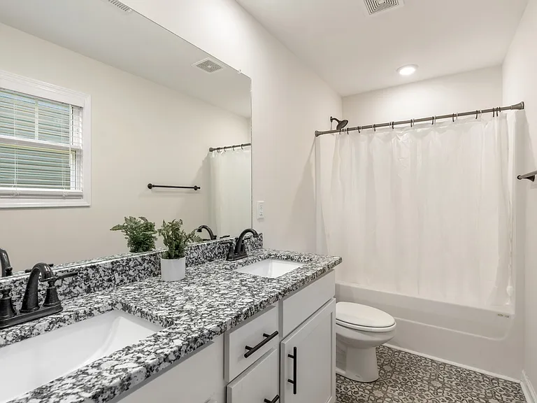 412 Hillside Dr — Photo 11