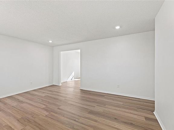 4th image of 1707 Stacy Rd