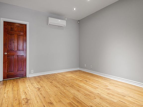 3rd image of 45 Saint Andrew St #1017841