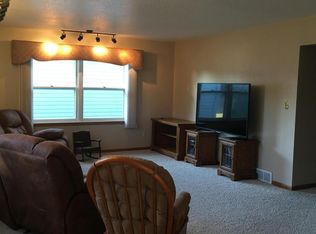 924 8th Ave W, Dickinson, ND 58601