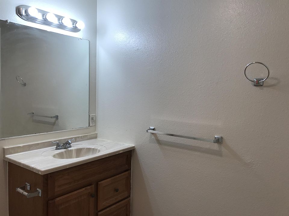 2nd image of 905 Sutter Ave APT 14
