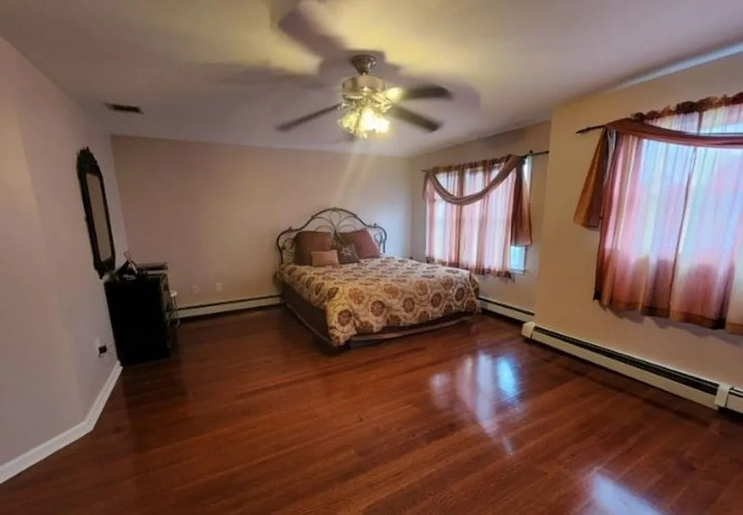 4 bed, 2.5 bath, 3120 sqft, $4,800 — Photo 2