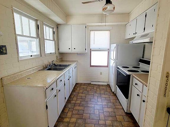 4th image of 1725 West St