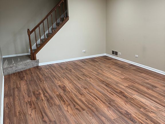3rd image of 452 Creekside Dr