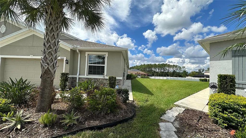 3 bed, 2.0 bath, 1565 sqft, $2,350 — Photo 2