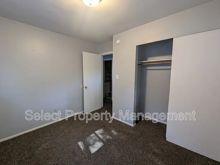 5425 Webster St — Photo 13