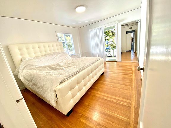 4th image of 1115 Paloma Ave