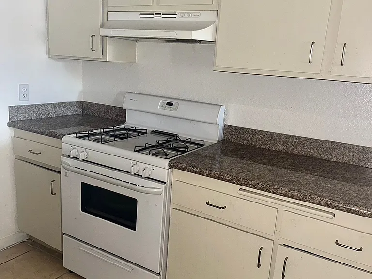 123 W Acacia Ave #204 — Photo 5