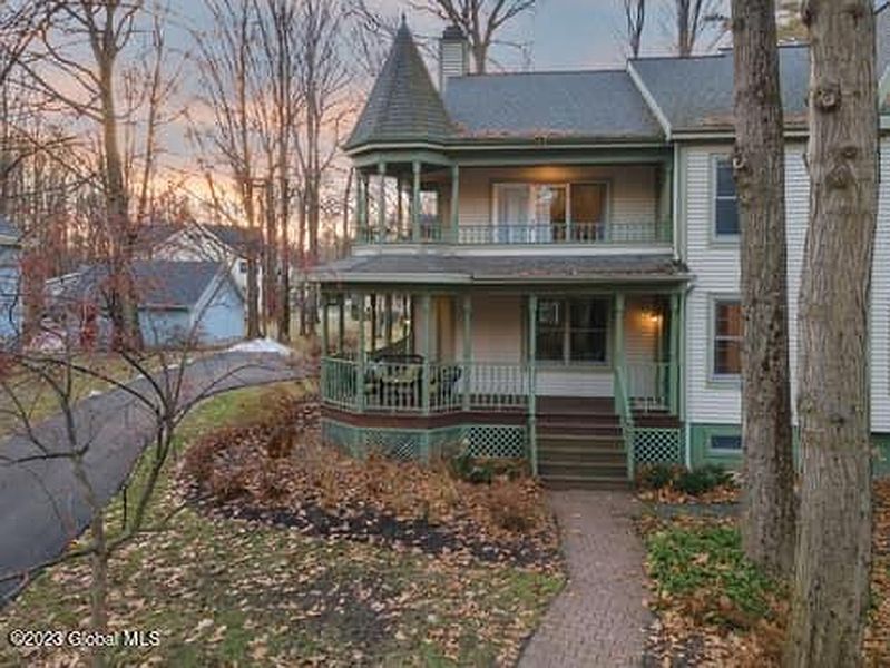5th image of 62 Sarazen Street