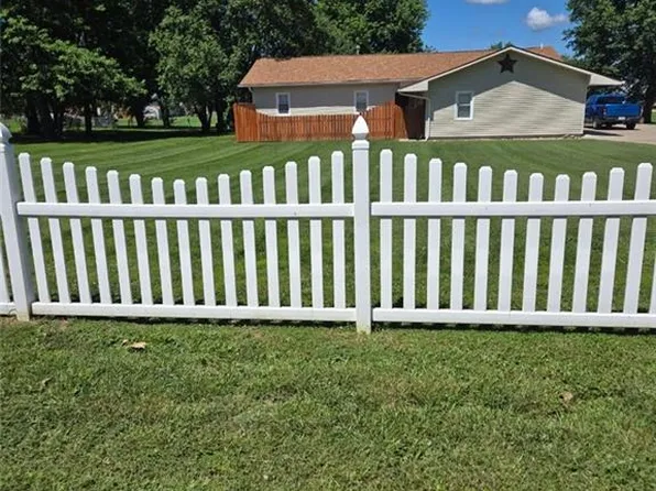 129 NW 251st Rd, Clinton, MO 64735