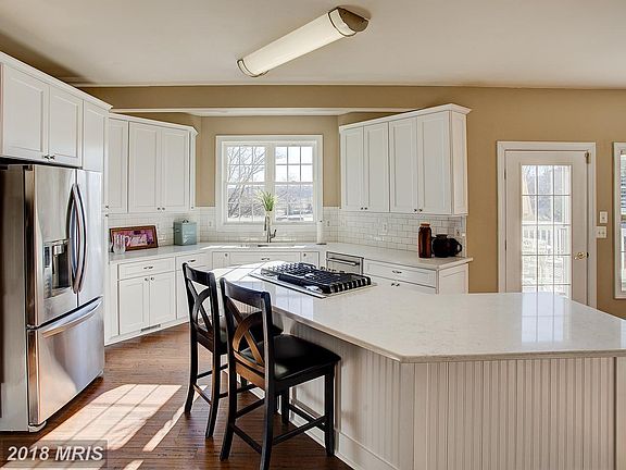 Quartz Counter tops and new stainless appliances