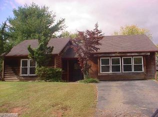 107 Oak Point Dr, King, NC 27021