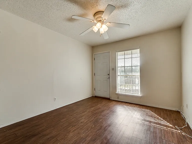 106 E Cedar St #8 — Photo 7
