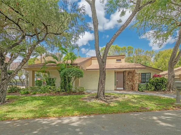 8097 Royal Palm Cir, Tamarac, FL 33321