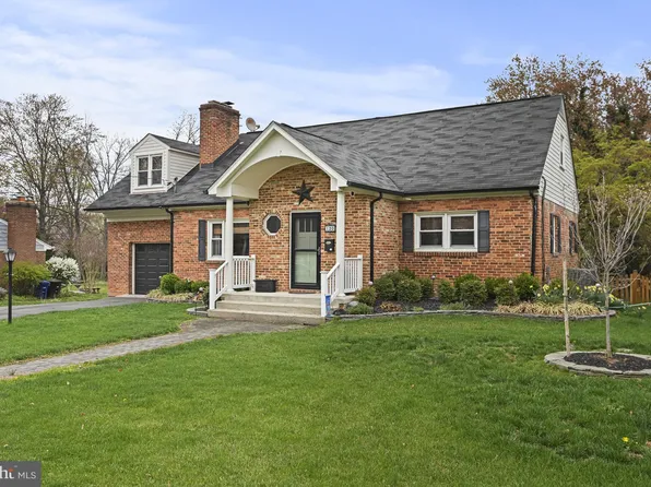 120 Woodberry Rd NE, Leesburg, VA 20176