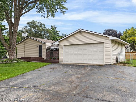 3rd image of 2755 Willow Ln