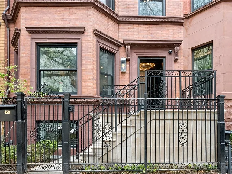458 W Deming Pl — Photo 1