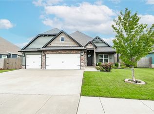 1061 Silver Maple St, Centerton, AR 72719