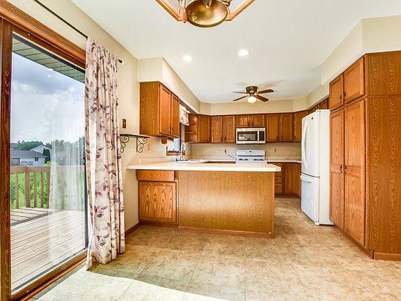 5th image of 2133 Hillebrand Dr