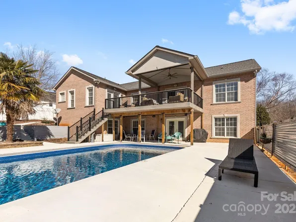 150 Heathrow Ln, Statesville, NC 28677