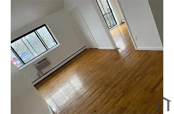 Building Photo - 932 E 217th St #2