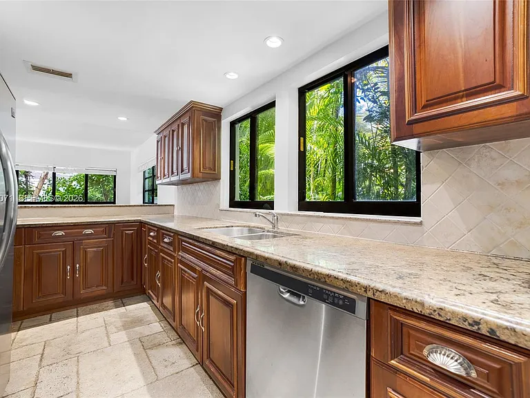 920 Aguero Ave — Photo 21