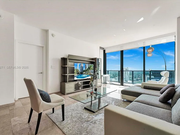 88 SW 7th St #2106 — Photo 12