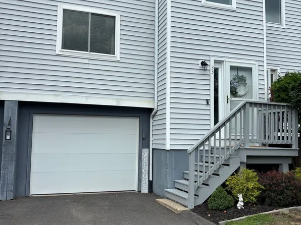 33 Woodbridge Lane #33, Cromwell, CT 06416
