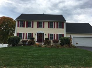 8 Windsong Rd, Cumberland, RI 02864